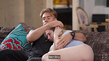 Üvey Babasının Siki Bu Sürtük Kızın Her Şeyini Daha İyi Yapacak