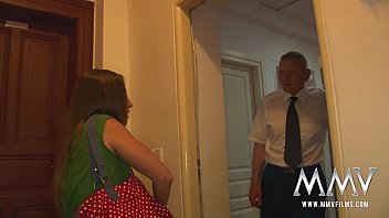 Genç Ve Seksi Kızın Cezalandırılması