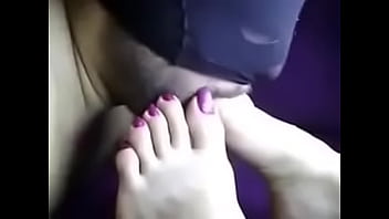 Türk Hanımefendisinin Ayaklarına Tapınma