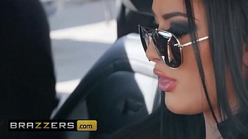 Katrina Jade Ve Xander Corvus’un Azgın Arabada Çılgın Seks Macerası