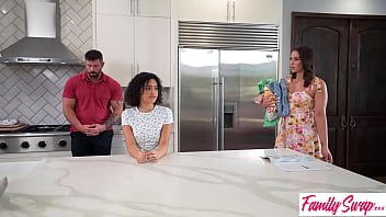 Pantilerin Yerde, Ne Boklar çevirdiniz Az önce? Mandy Waters, Dani Diaz’a Soruyor – Sezon 6 Bölüm 9