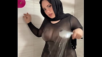 Türk Milf Duşta Ateşli Pozlar