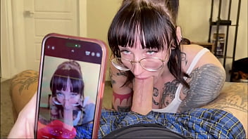 Üvey Kardeşler, Üvey Ebeveynlerinin Seks Fotoğraflarını Bulup Canlandırdı