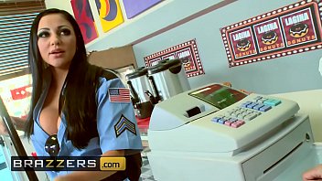 Üniformalı Iri Memeler – (audrey Bitoni, Honey White, Johnny Sins) – Boston Kreması – Brazzers