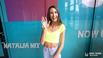 Uzun Boylu İncecik Natalia Nix Sertçe Sikiliyor