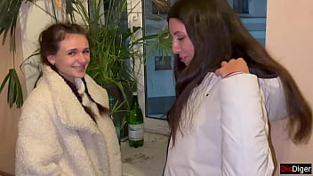 Gençlerin Kamusal Alanda Sert Dörtlü Grup Seks Partisi