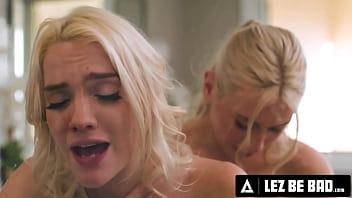 Doğal Dolgun Genç Kay Lovely, Yarar Arkadaşı Kenna James’in Amını Parçalıyor