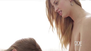 Rusyalı Üniversiteli Kızların Ateşli Üçlü Seks Deneyimi
