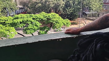 Hamile Kadının Azgınlığı 9. Kattaki Balkondan Sarkıp Kendini Parmaklattı