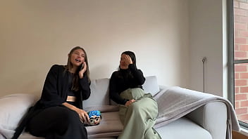 En Iyi Arkadaşım Lezbiyen Fantezimi Gerçekleştirirken, Kocamdan Hamile Olduğumdan şüpheleniyorum!